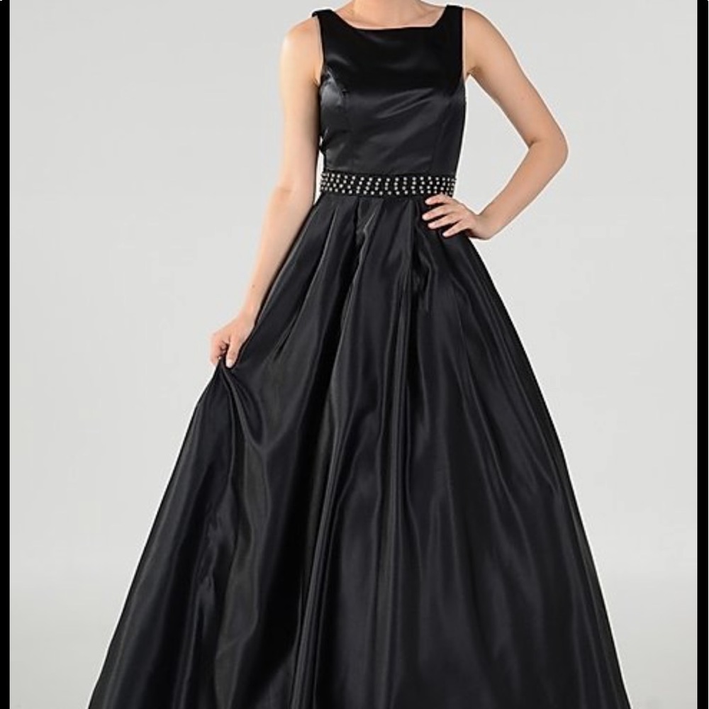 M&M Couture PO7938 Size 4